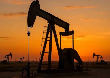 Crude Oil Prices Near $100 as Iran Tightens Control Over Strait of Hormuz