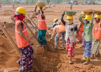 श्रमिकों की मजदूरी 21 प्रतिशत तक बढ़ाई