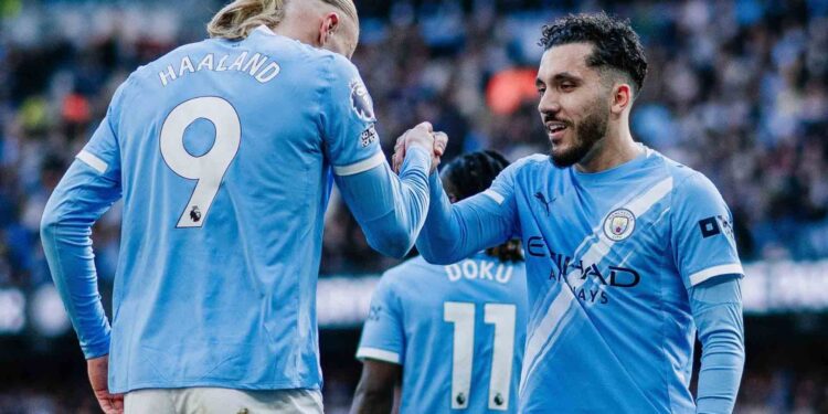 Manchester City Beat Arsenal 2-1 to Close Gap in Premier League Title Race