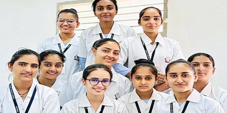 दिल्ली के टॉप नर्सिंग कॉलेज