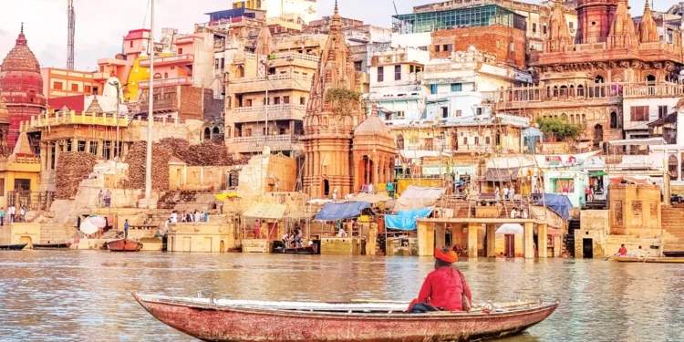 Spiritual Tourism: एशिया में नंबर 1 बना भारत; वाराणसी से ऋषिकेश तक आध्यात्मिक यात्रा का बढ़ा क्रेज