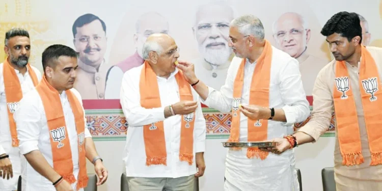 गुजरात के सभी 15 नगर निगमों में भाजपा जीती