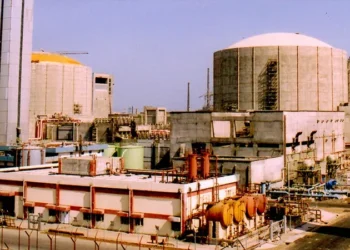 Maharashtra Signs Mega 25,400 MW Power Project Pacts