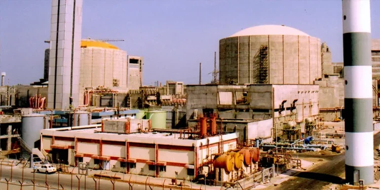 Maharashtra Signs Mega 25,400 MW Power Project Pacts