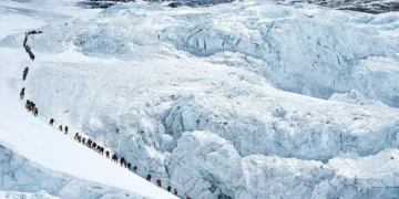 Record 274 Climbers Scale Mount Everest in a Single Day