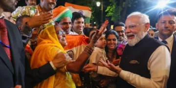 PM Modi arrives in Paris for final leg