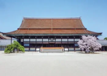 Japan relaxes succession rules