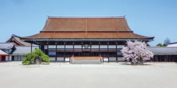 Japan relaxes succession rules