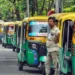 passengers-waiting-for-rickshaw